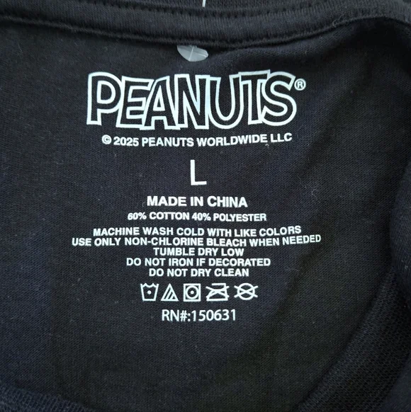 Peanuts🥜 "Snoopy's World🌎 Skate🛹 Club" Graphic Tee👕 - NWOT - Picture 7 of 14